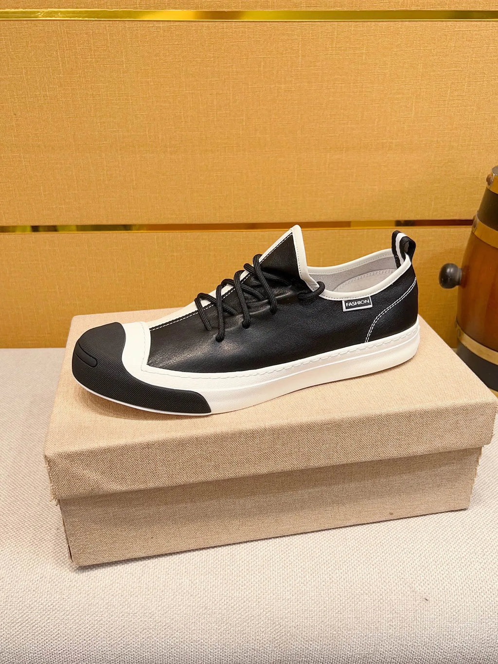 European Men's fashion Genuine leather Sports Lace-up classic Casual shoes sneakers Running shoes