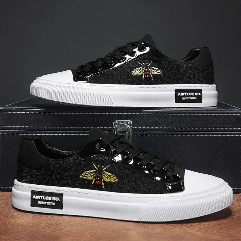 2024 Summer Men's Casual Sports Shoes Leather Upper Skull Small White Shoes Men Sports Shoes New Solid Color Flat Heel Men Shoes