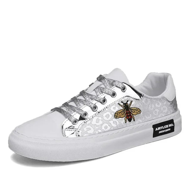 2024 Summer Men's Casual Sports Shoes Leather Upper Skull Small White Shoes Men Sports Shoes New Solid Color Flat Heel Men Shoes